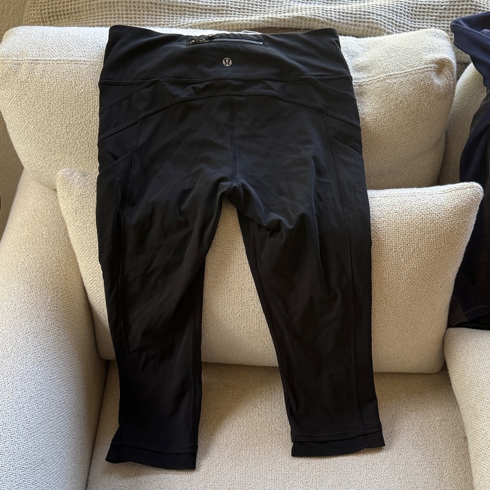 Lululemon size 6 capri Bottoms